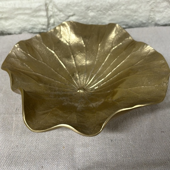 Vintage Virginia Metalcrafters Gold-Tone Metal Lotus Leaf Dish - Picture 3 of 4
